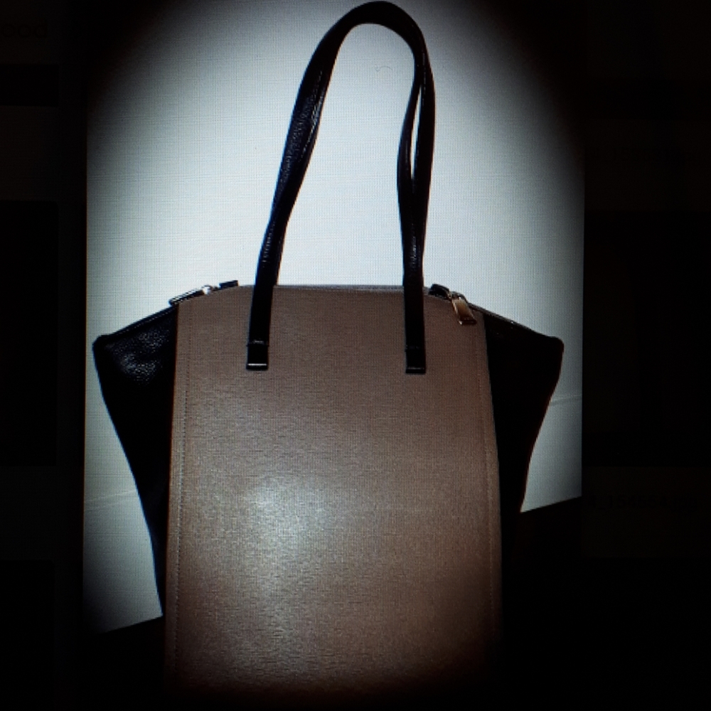 Handbag - Picture 2 of 3
